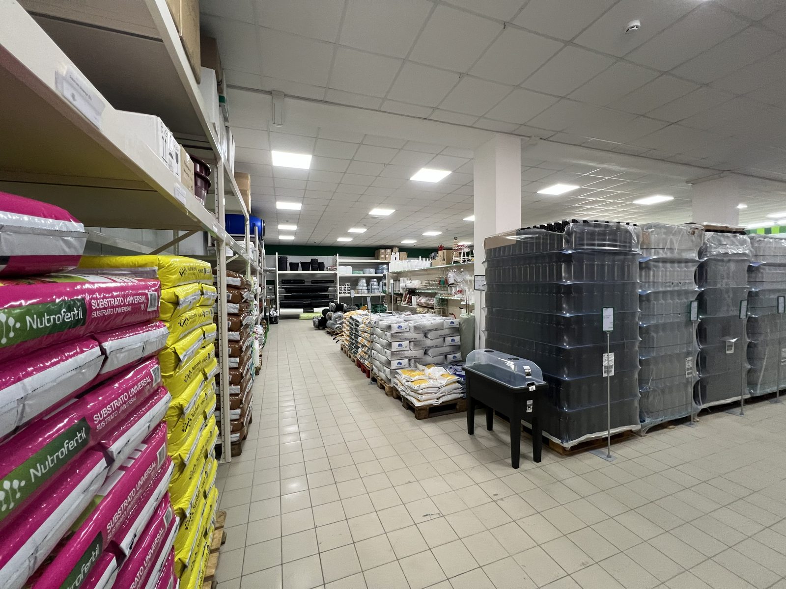 Equipa Zona Agro a atender clientes